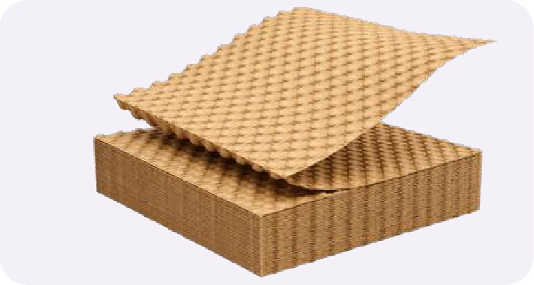 Pila de hojas de papel burbuja kraft con una hoja desplegada sobre las demás